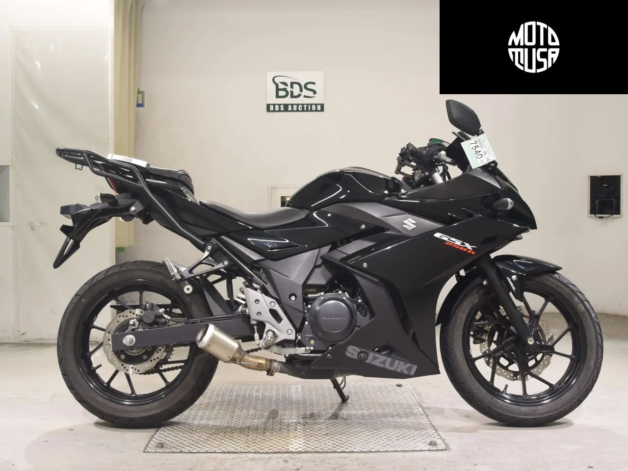 Suzuki GSX 250R (GSX250RA) - фото 1