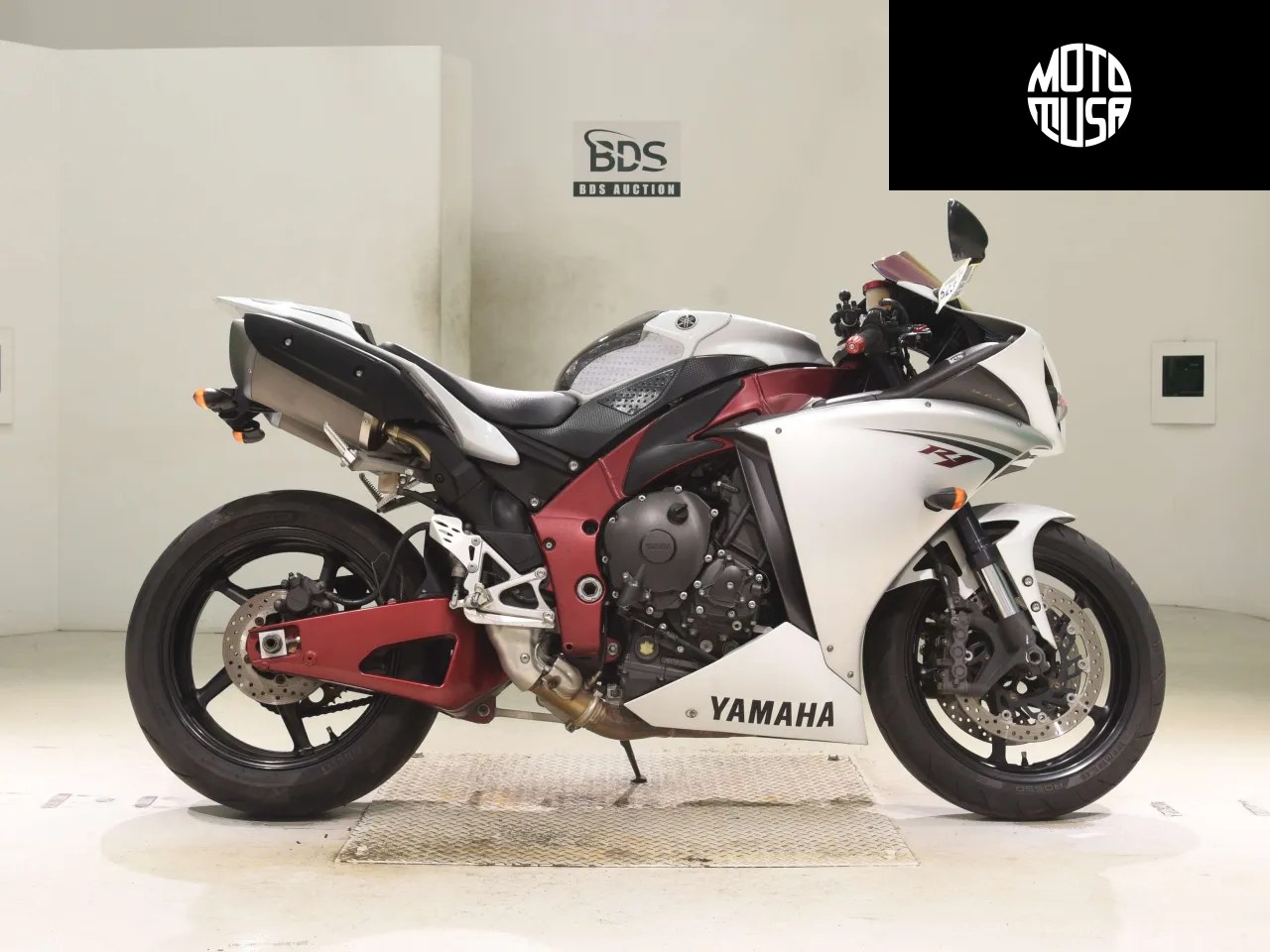 Yamaha YZF-R1 - фото 1