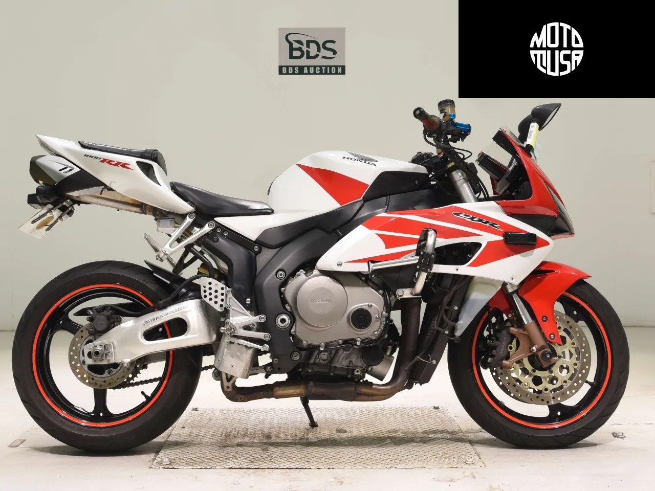 Honda CBR 1000RR - фото 1