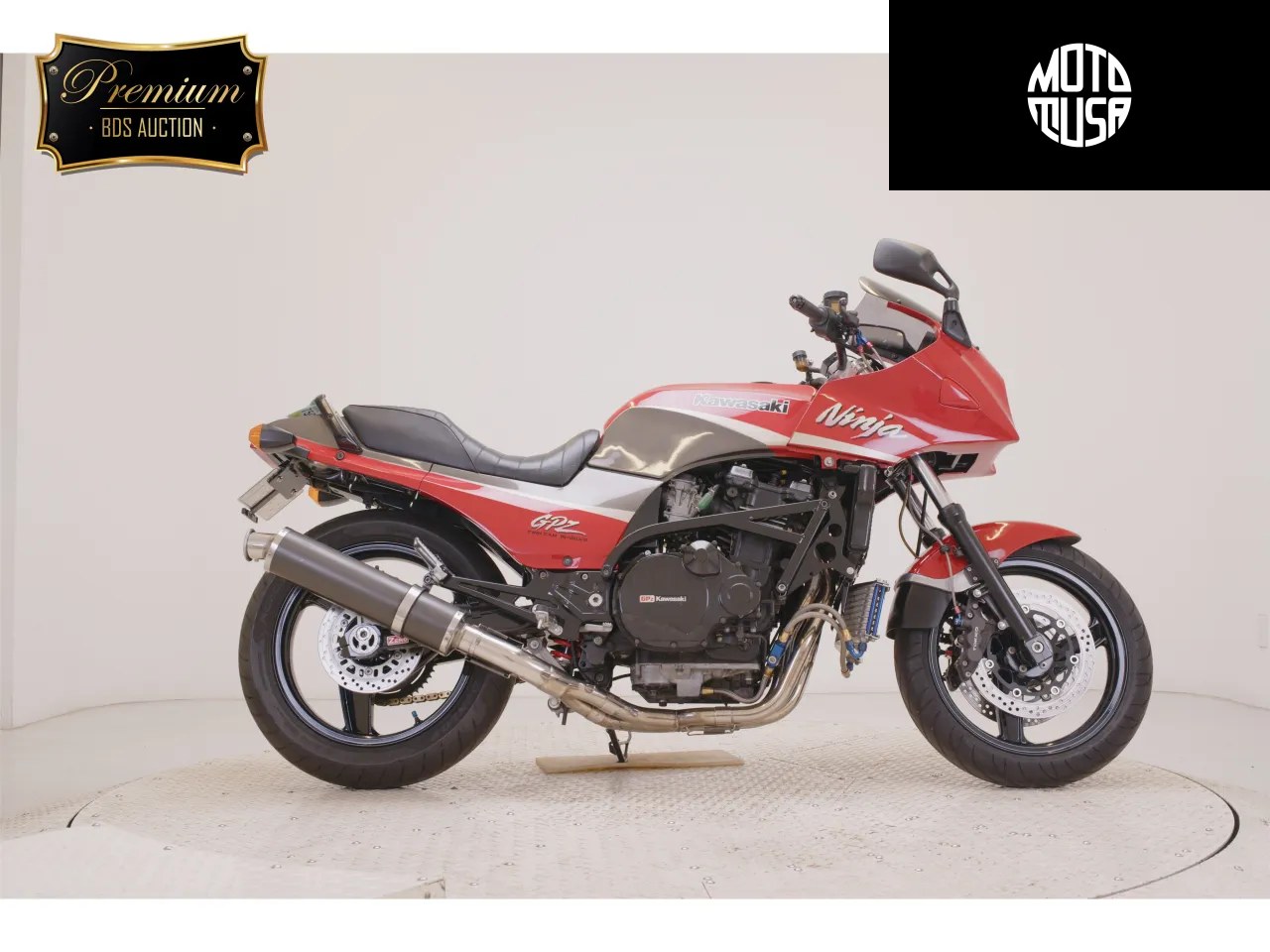 Kawasaki GPZ 900R Ninja (GPZ900R) - фото 1