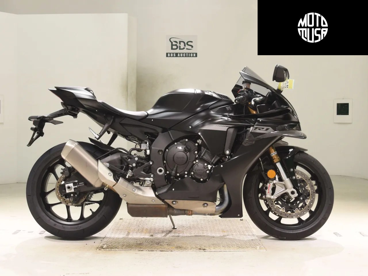 Yamaha YZF-R1 - фото 1