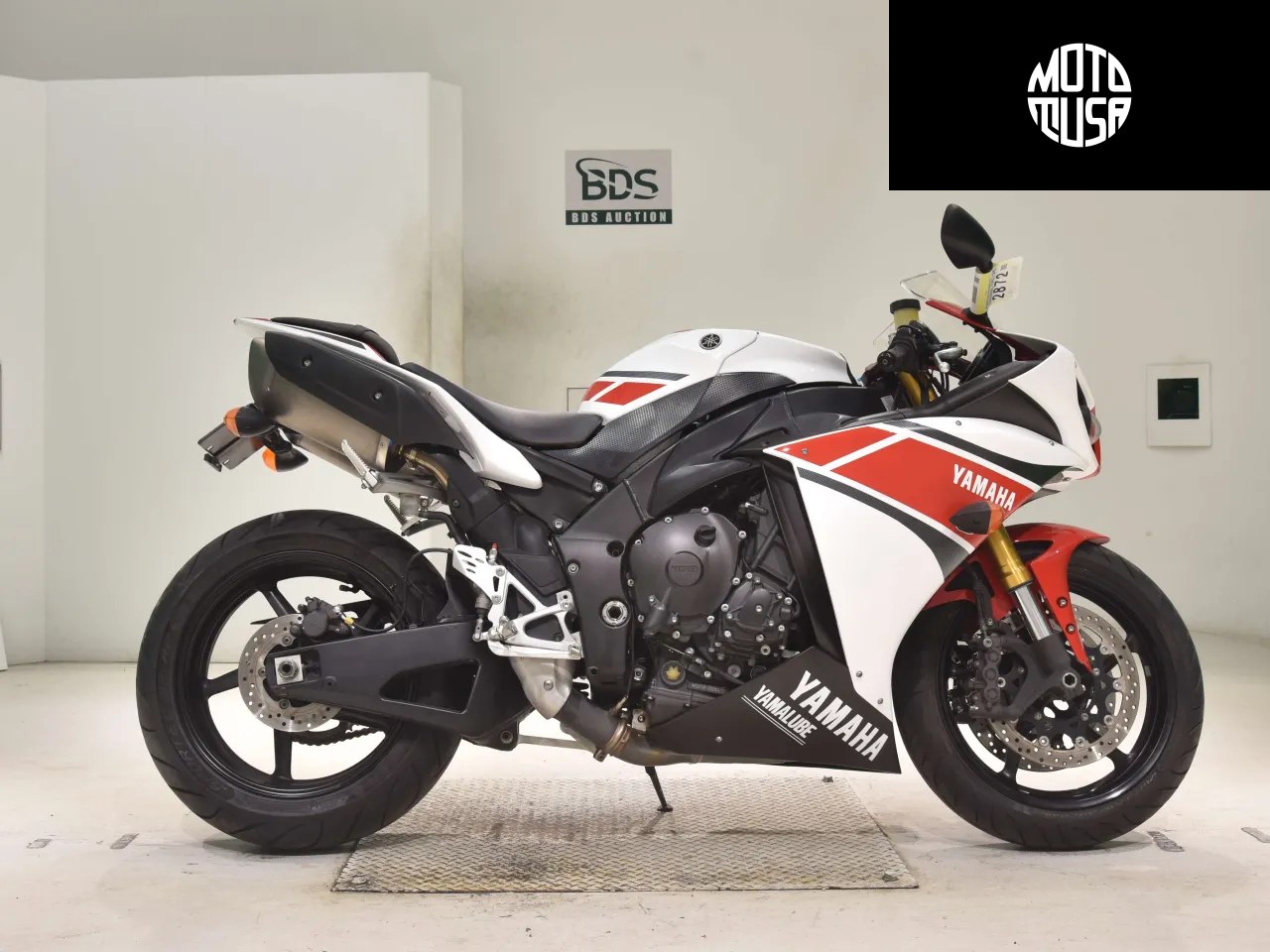 Yamaha YZF-R1 - фото 1