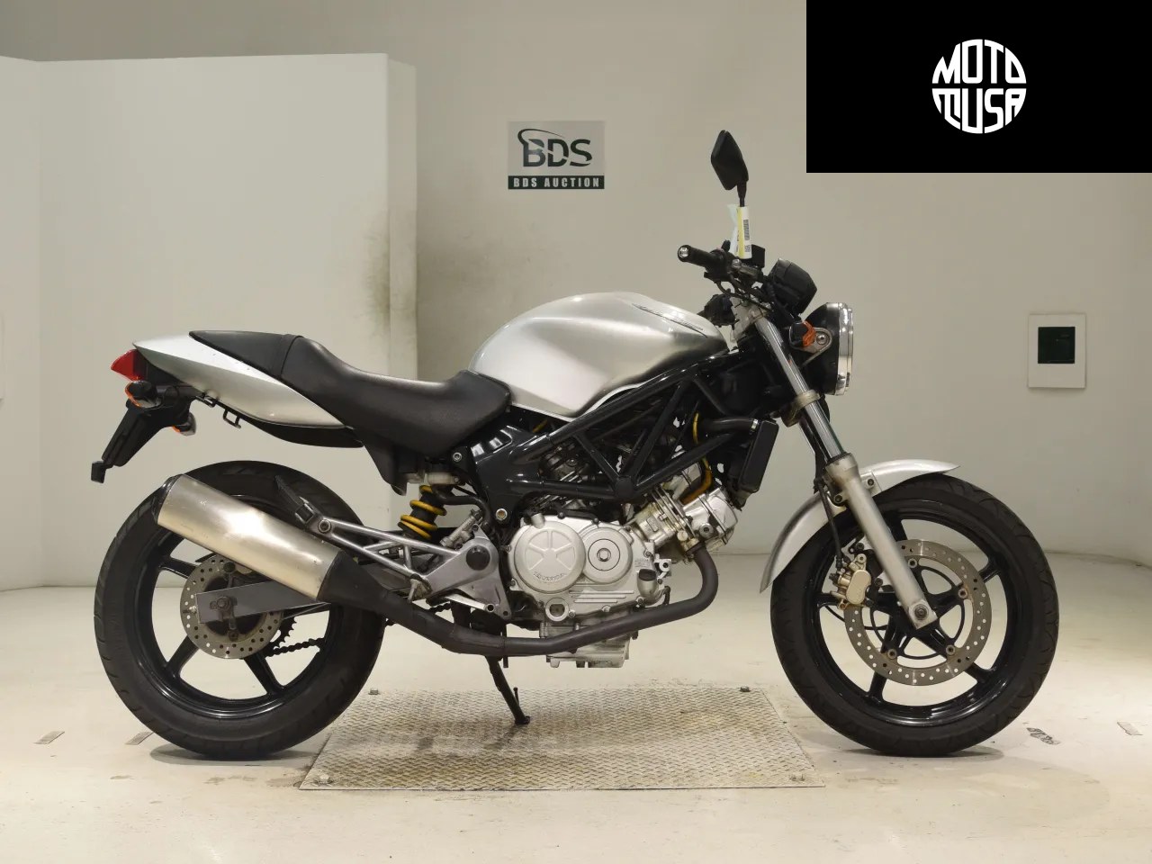 Honda VTR 250 - фото 1