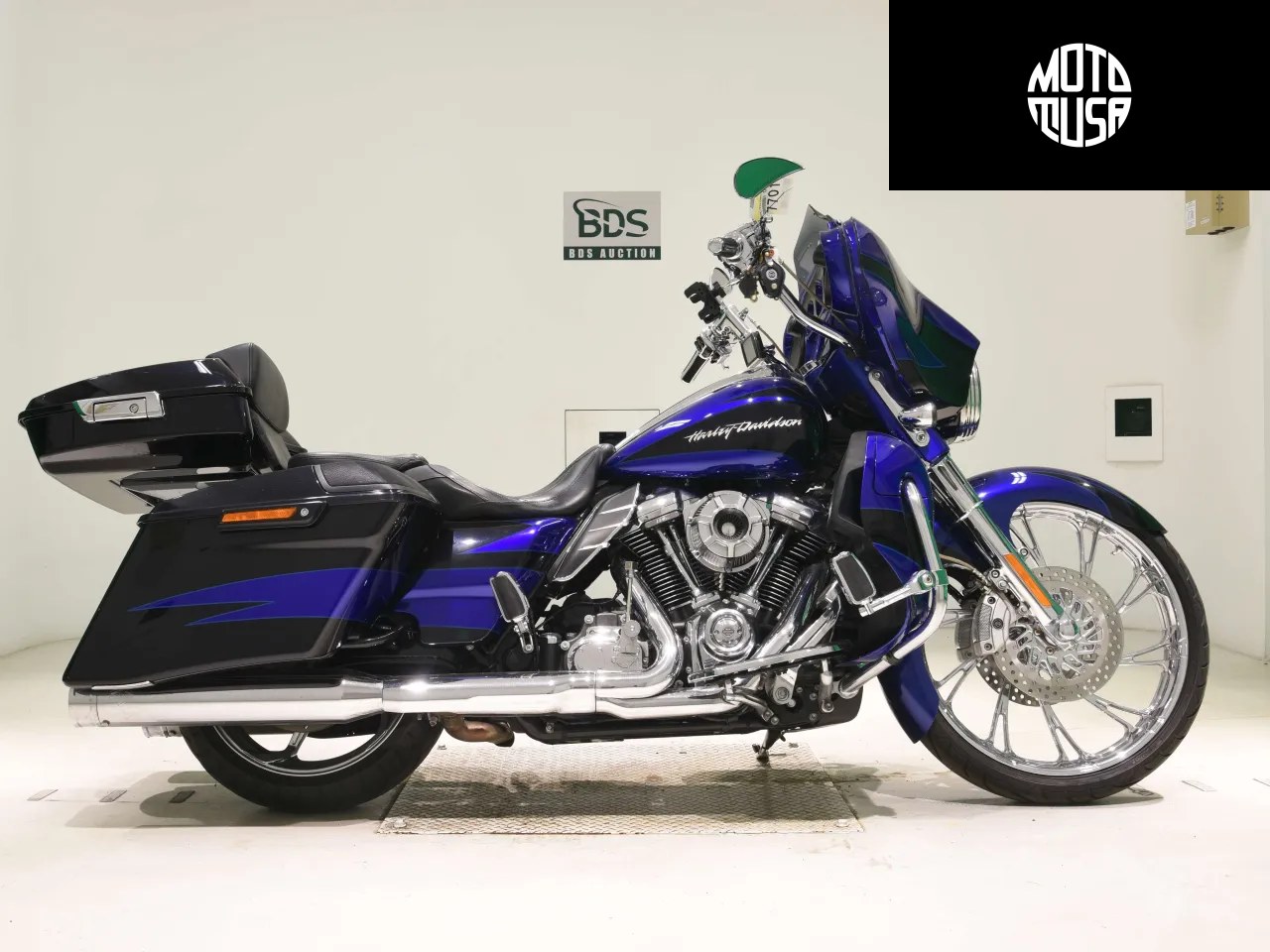 Harley Davidson CVO Street Glide FLHXSE 1870 (FLHXSE1870CVO) - фото 1