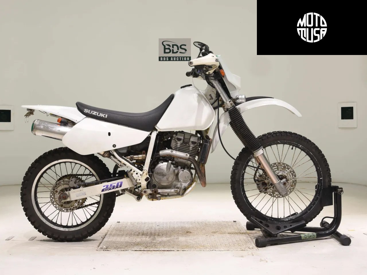 Suzuki DR 250R (DR250R-S) - фото 1