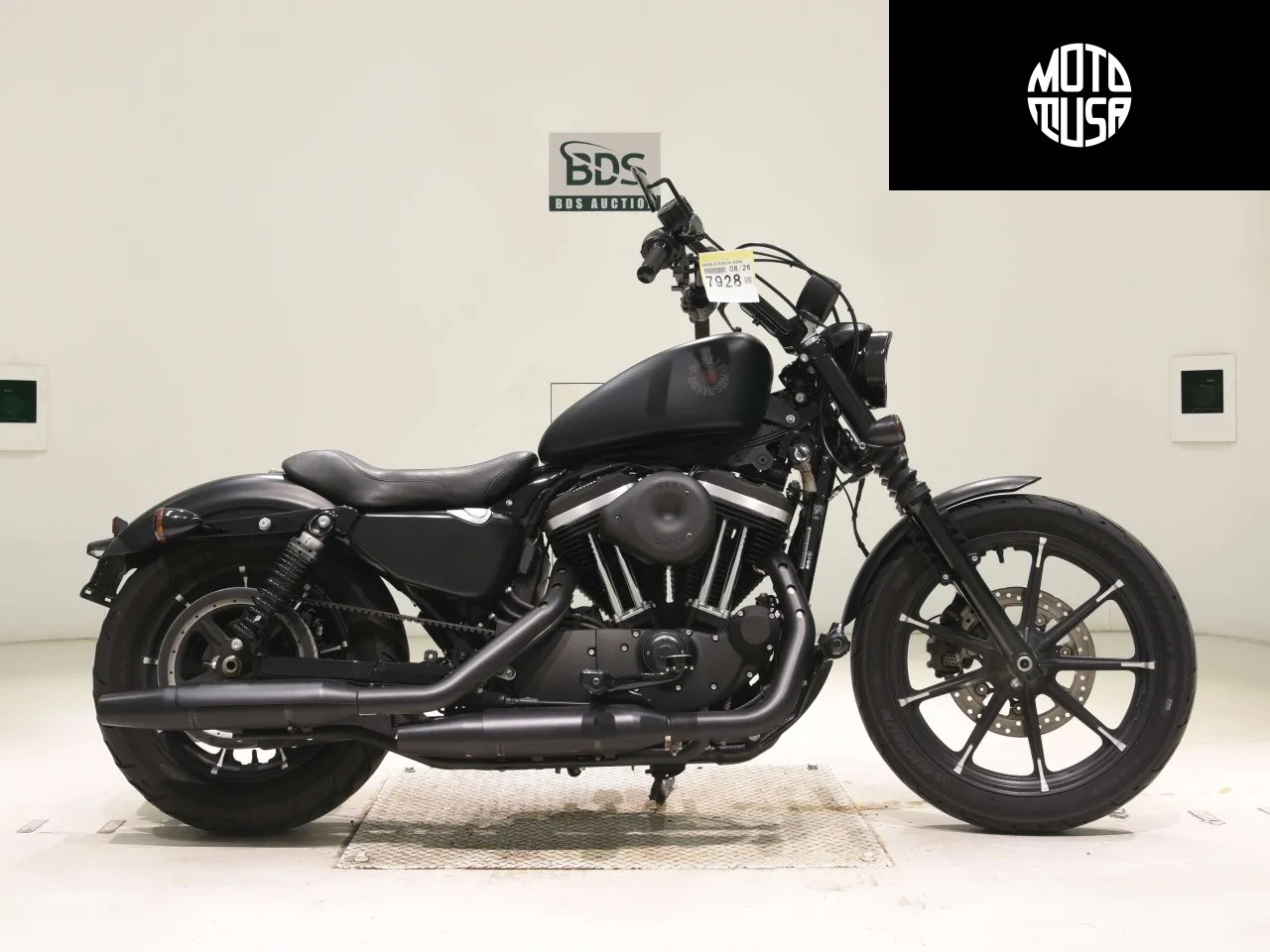 Harley Davidson Sportster Iron XL 883N (XL883N) - фото 1