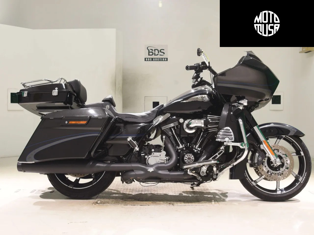 Harley Davidson CVO Road Glide Custom FLTRXSE 1800 (FLTRXSE1800CVO) - фото 1