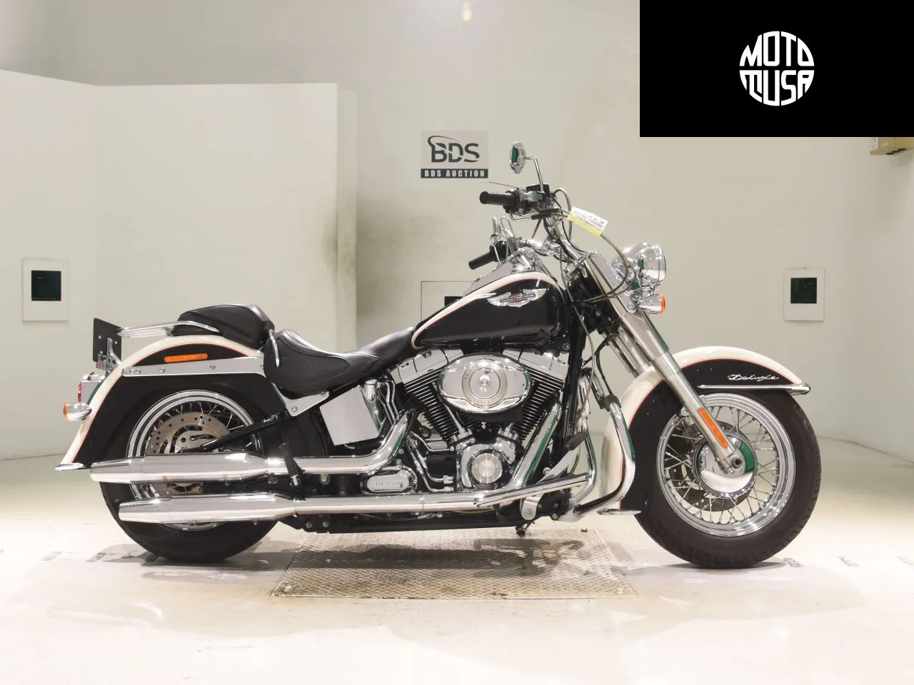 Harley Davidson Softail Deluxe FLSTN 1580 (FLSTN1580) - фото 1