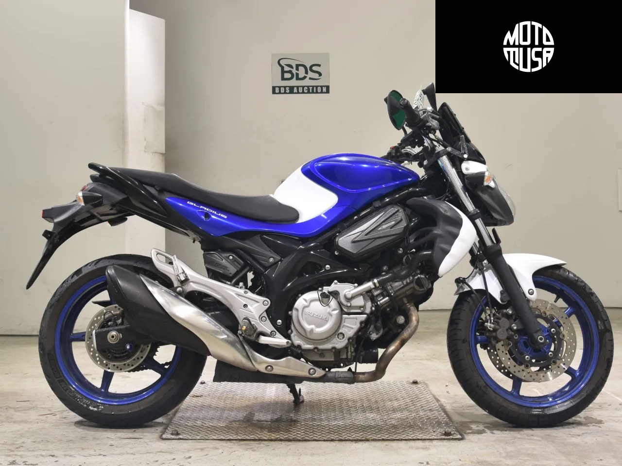 Suzuki Gladius 400 (Gradius 400) - фото 1