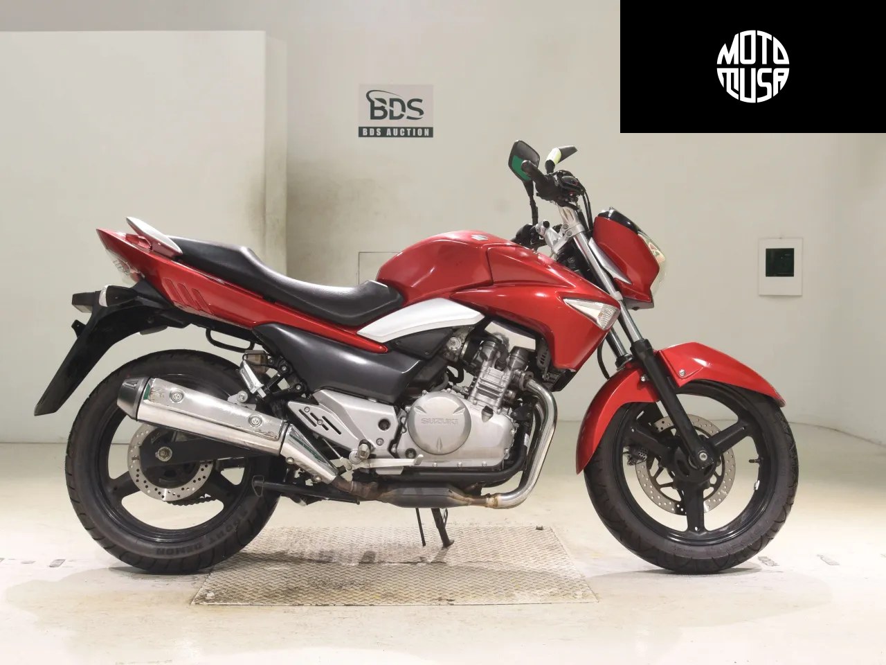 Suzuki GSR 250 - фото 1