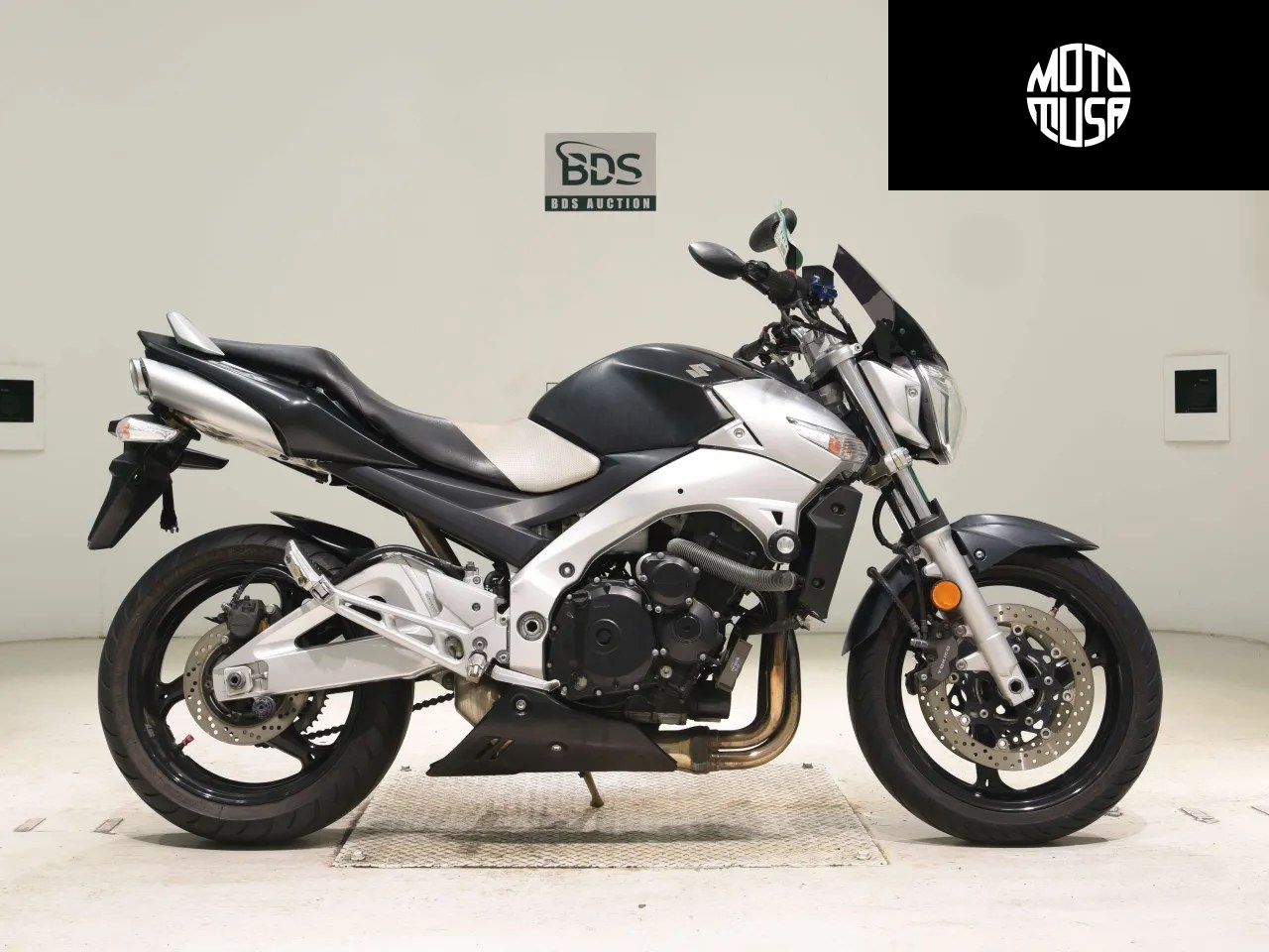 Suzuki GSR 600 - фото 1